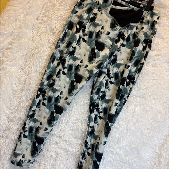 Marissa Olivia Abstract Patterned Leggings - Picture 14 of 16